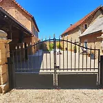 De Campagne Pour 10 Avec Terrasse بيت للعطل